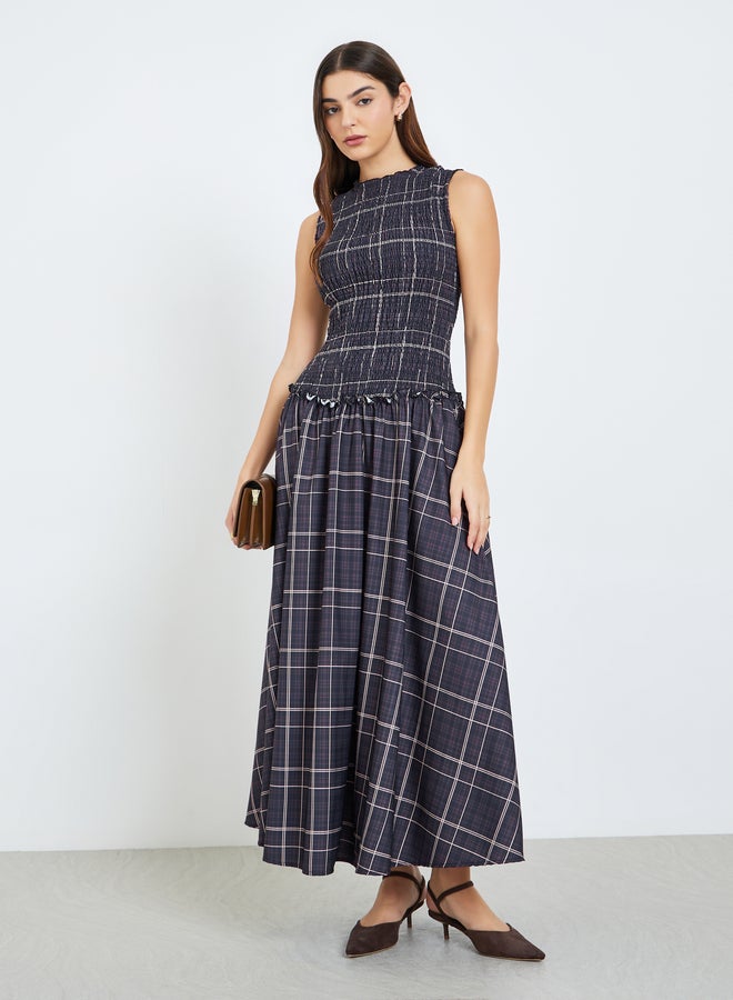 Styli Women Checked Smocked Sleeveless Maxi Dress - Image 5